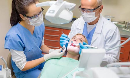 آبسه دندان: درمان عفونت لثه با حذف عفونت باکتریایی و جراحی