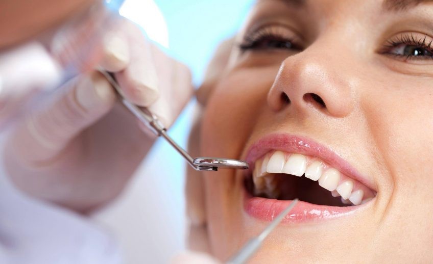 بهترین دکتر دندانپزشک در تهران: انجام خدمات ترمیمی و پیشگیرانه