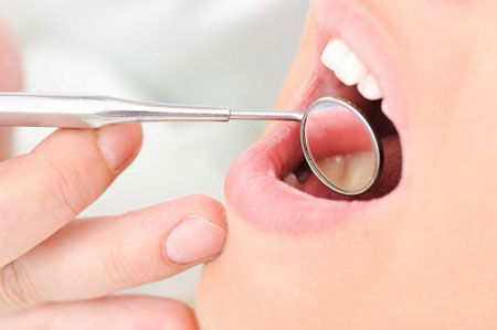 درمان خشکی دهان و کاهش ترشح بزاق با روش های خانگی و دارویی