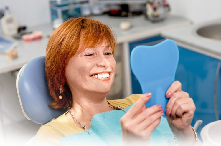 ایمپلنت فوری دندان بدون درد در یک جلسه، برای بازسازی ریشه و تاج دندان